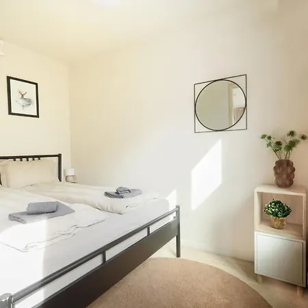 Elegant 1-bed In Centre דירה *